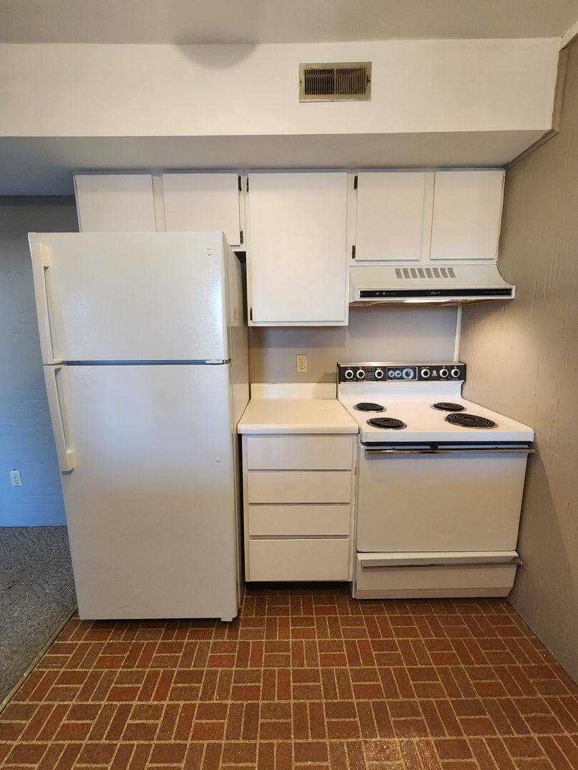 Apartment for rent at 1408 6th St, Charleston, IL 61920
