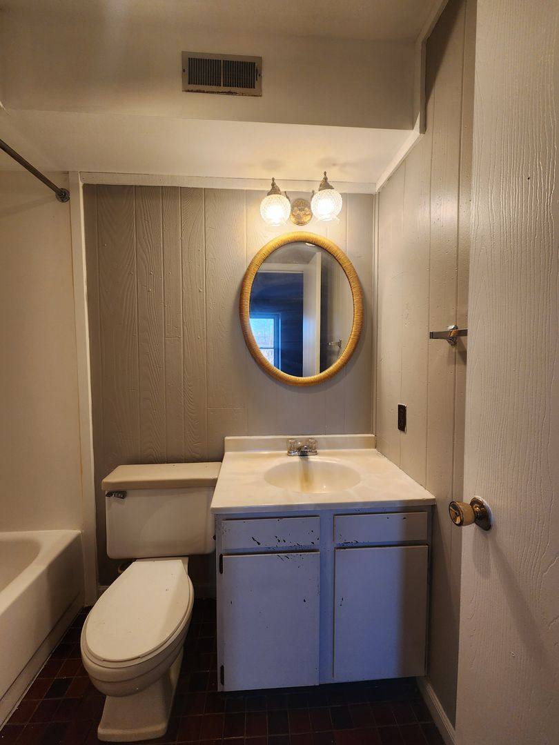 Apartment for rent at 1408 6th St, Charleston, IL 61920