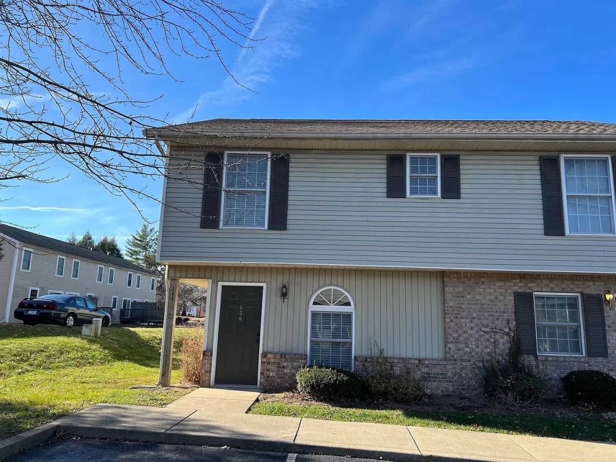 Townhouse for rent at 626 E Sherwood Hills, Bloomington, IN 47401