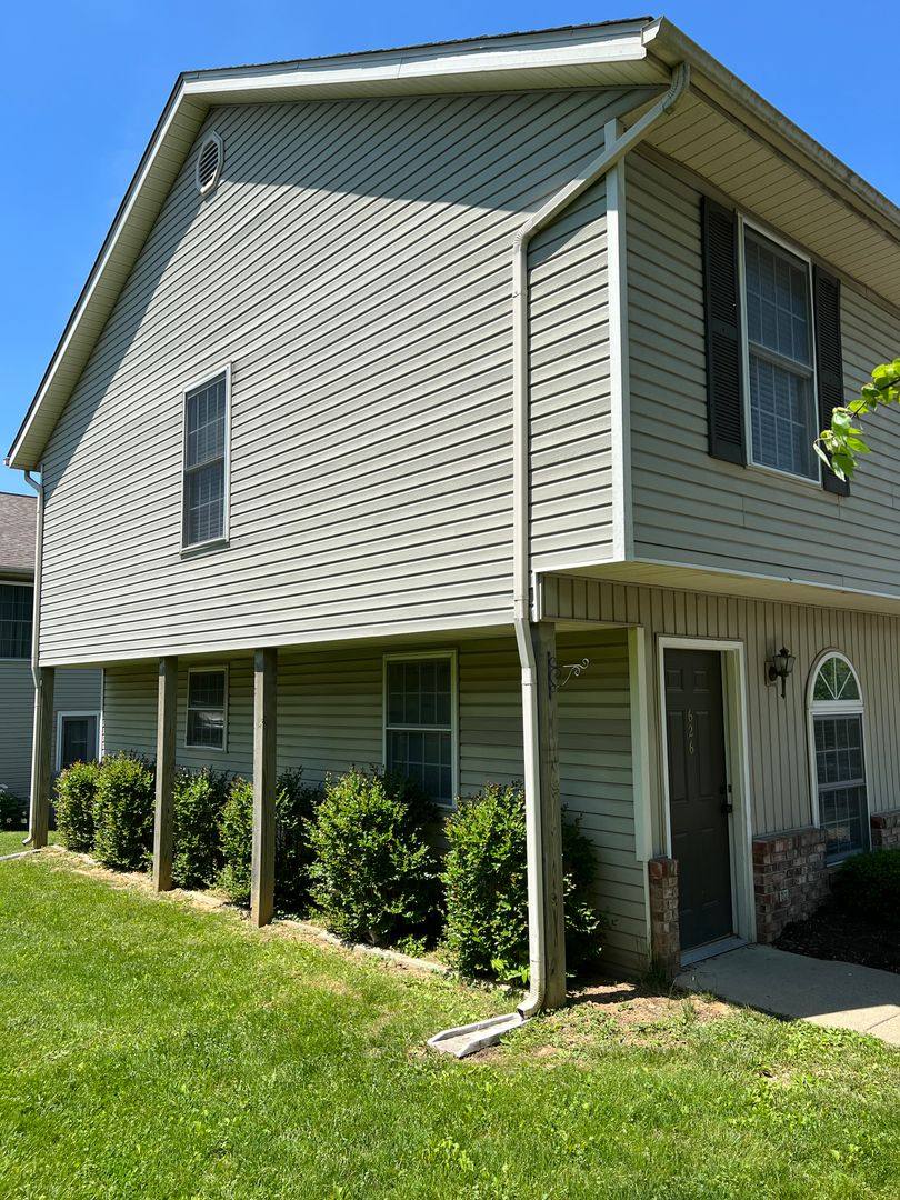 Townhouse for rent at 626 E Sherwood Hills, Bloomington, IN 47401