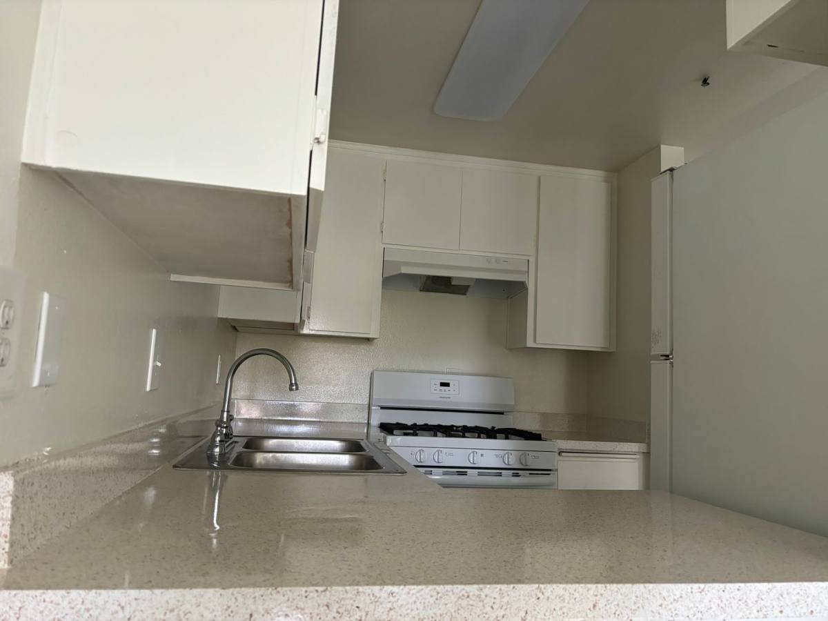 Apartment for rent at 8812 W Pico Blvd, Los Angeles, CA 90035