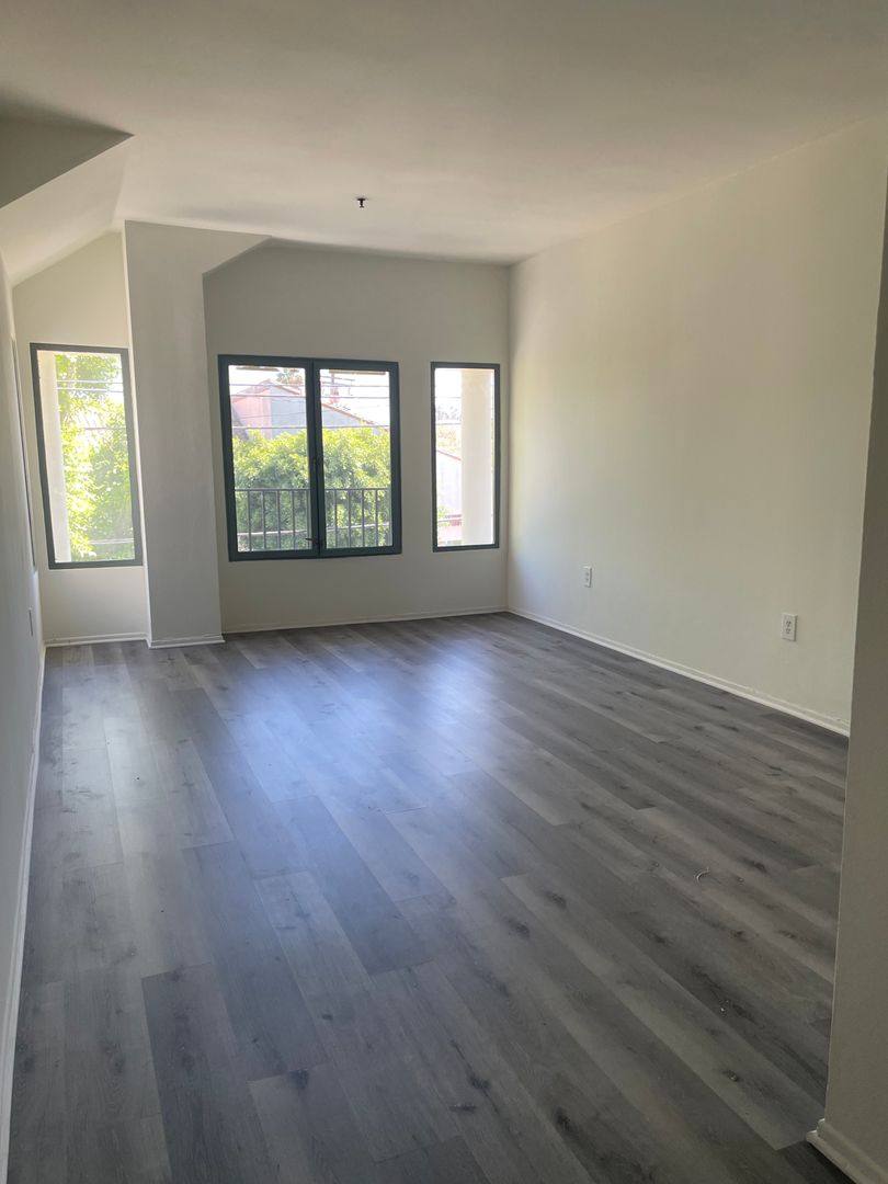 Apartment for rent at 8812 W Pico Blvd, Los Angeles, CA 90035
