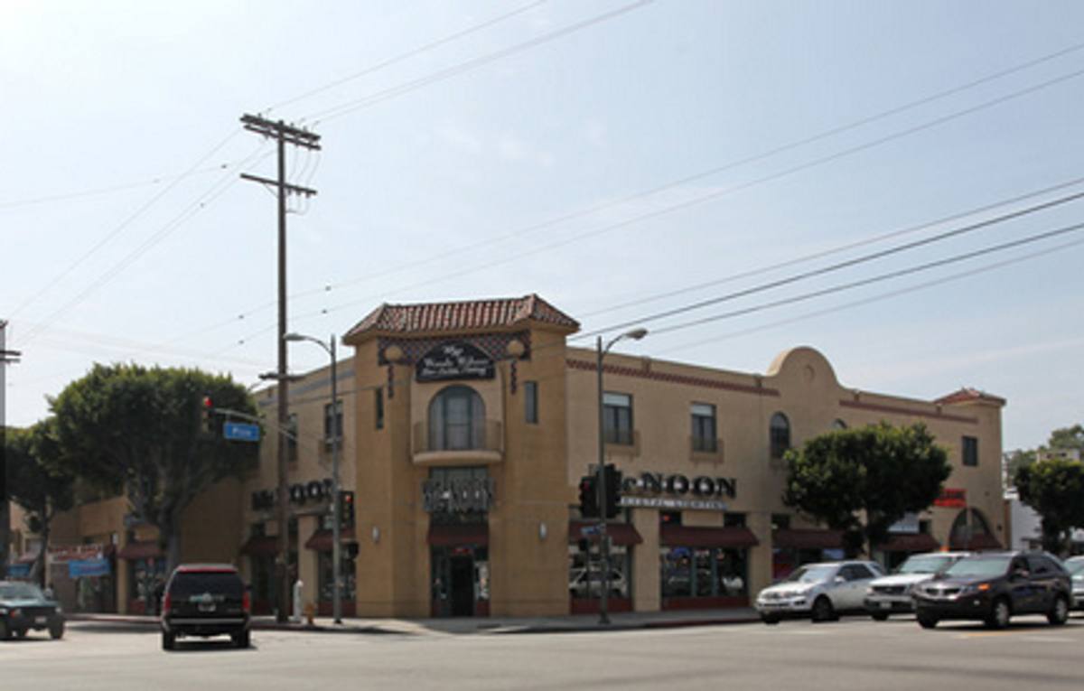 Apartment for rent at 8812 W Pico Blvd, Los Angeles, CA 90035