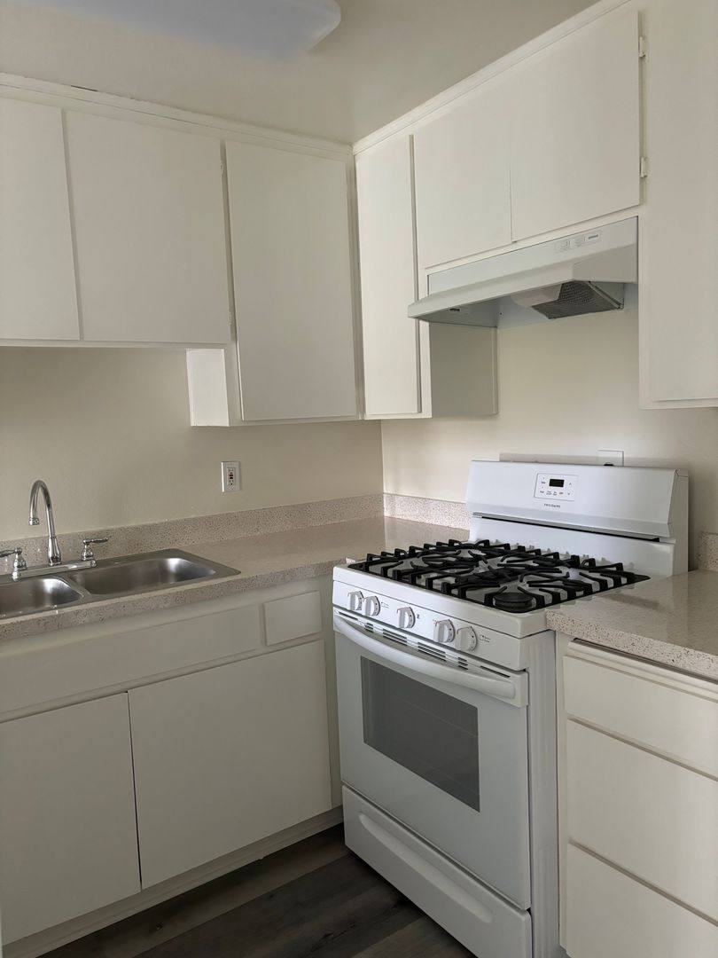 Apartment for rent at 8812 W Pico Blvd, Los Angeles, CA 90035