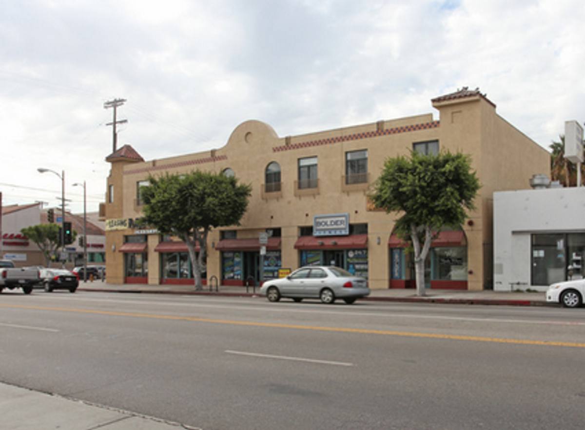Apartment for rent at 8812 W Pico Blvd, Los Angeles, CA 90035