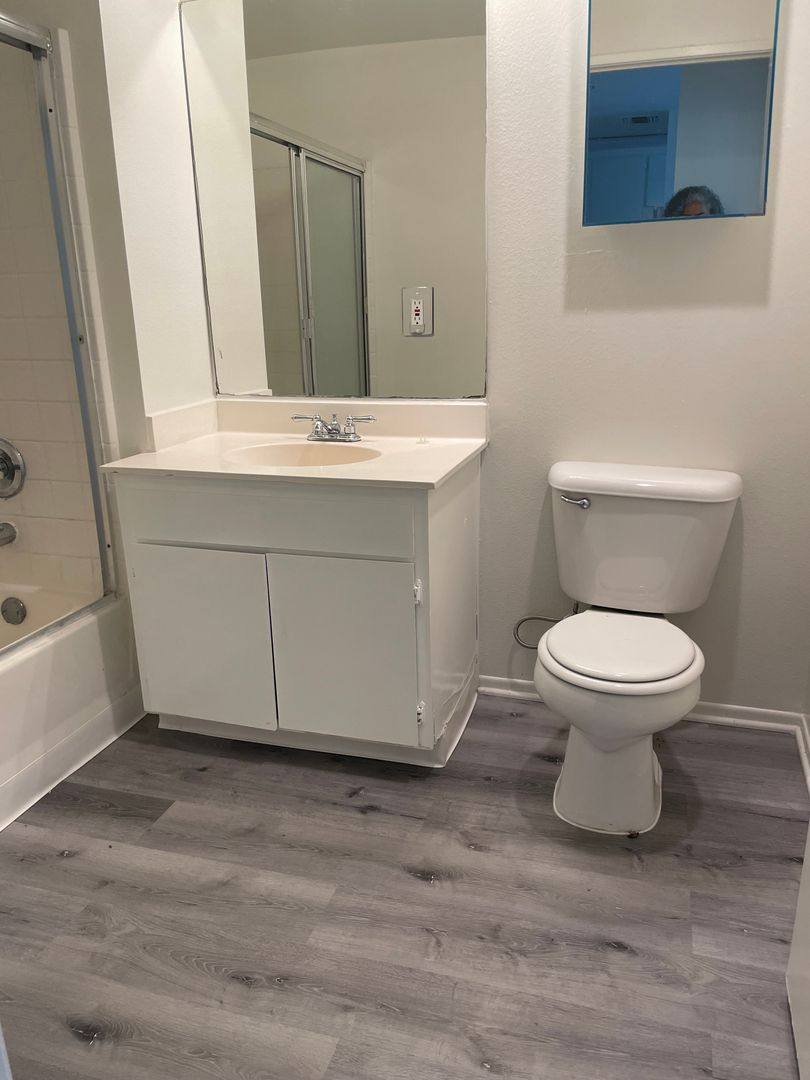 Apartment for rent at 8812 W Pico Blvd, Los Angeles, CA 90035