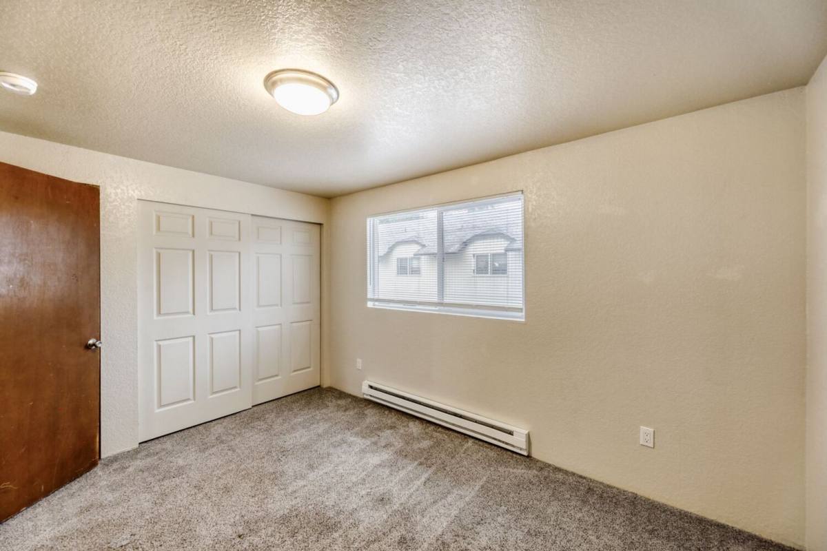 Townhouse for rent at 6911 Rainier Dr, Everett, WA 98203