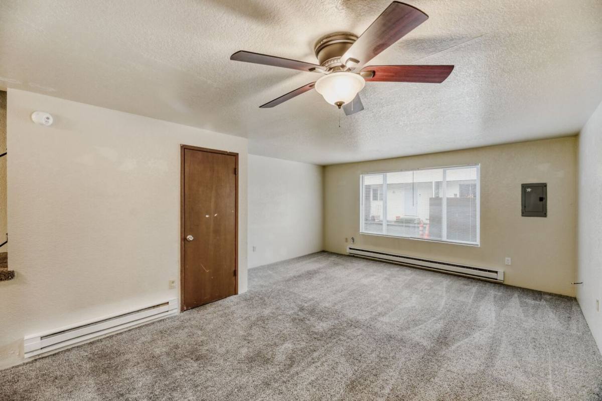 Townhouse for rent at 6911 Rainier Dr, Everett, WA 98203