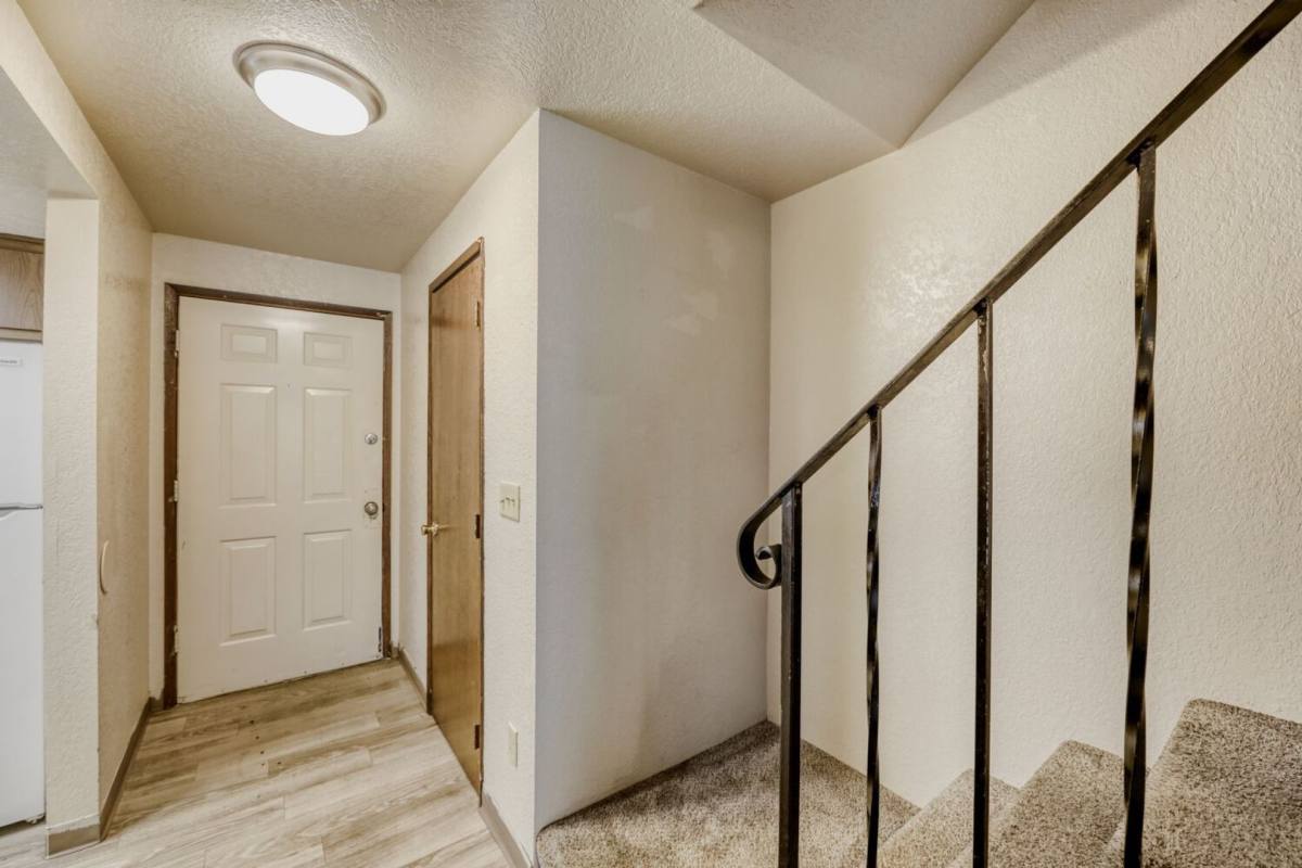 Townhouse for rent at 6911 Rainier Dr, Everett, WA 98203