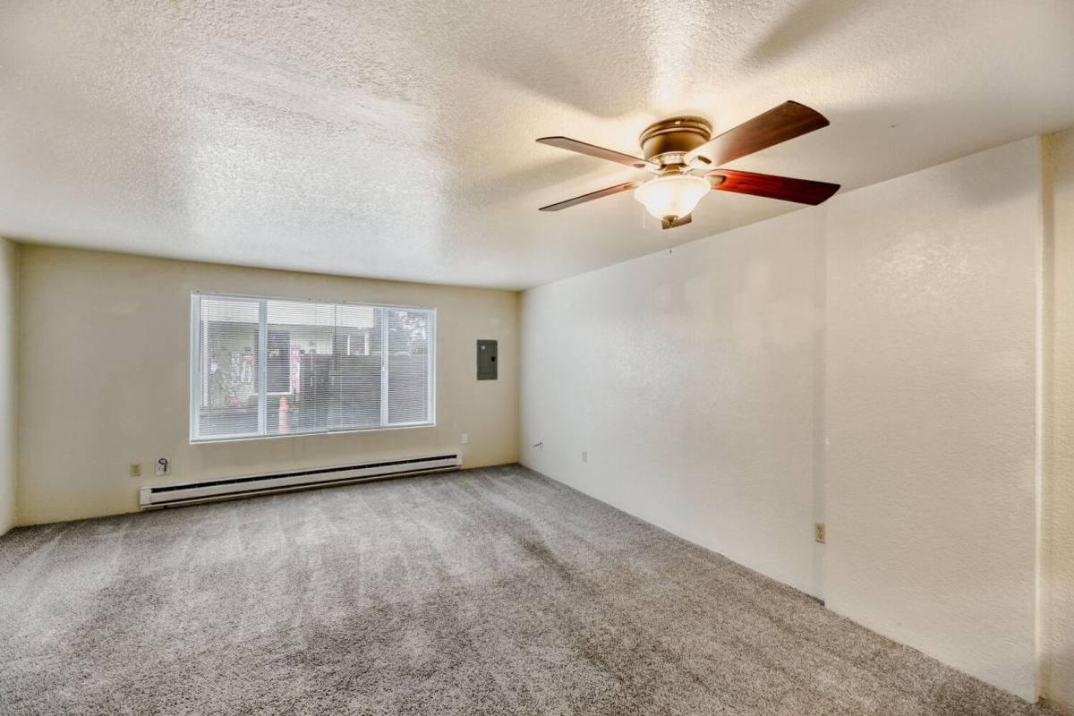 Townhouse for rent at 6911 Rainier Dr, Everett, WA 98203