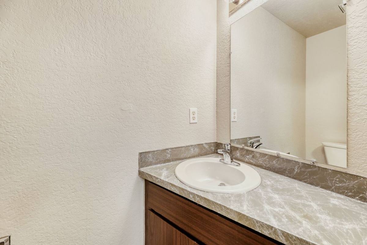 Townhouse for rent at 6911 Rainier Dr, Everett, WA 98203
