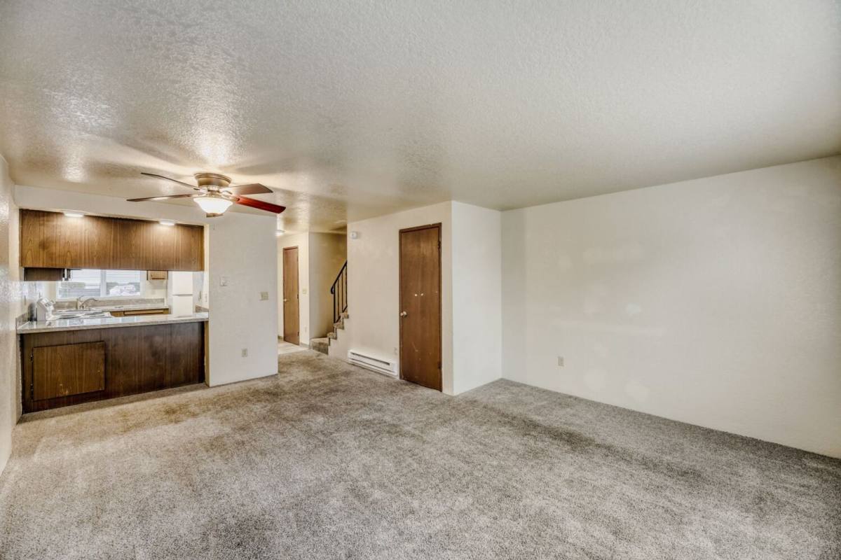 Townhouse for rent at 6911 Rainier Dr, Everett, WA 98203