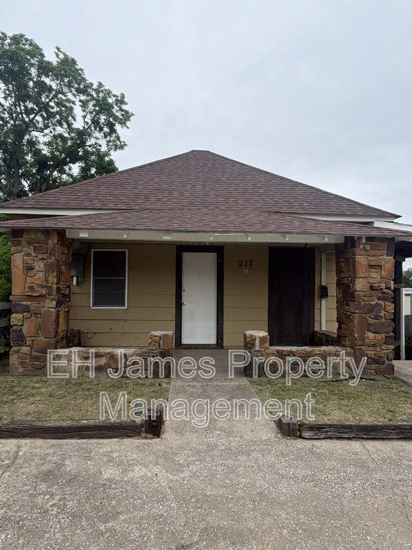 Apartment for rent at 217 N Wilson Ave, Sand Springs, OK 74063