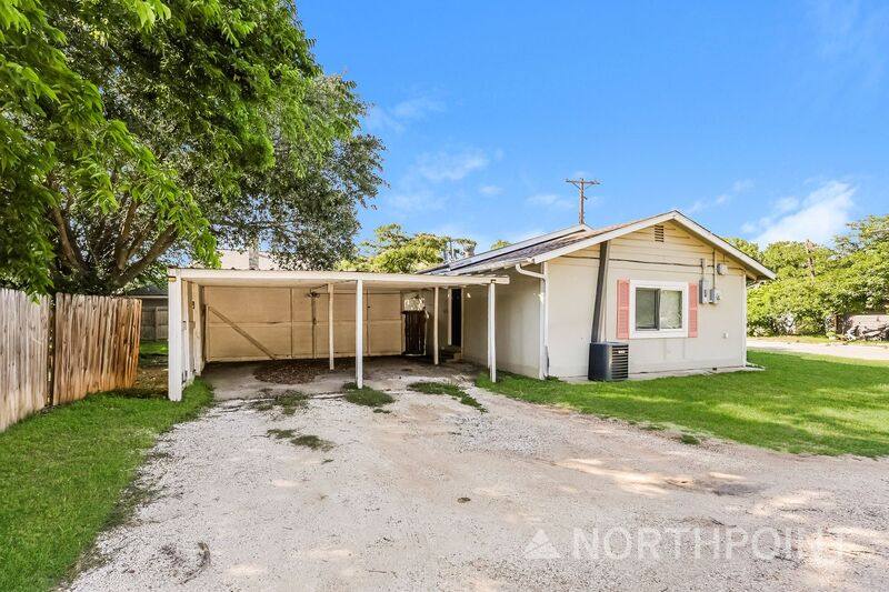 House for rent at 1405 Granbury St, Cleburne, TX 76033