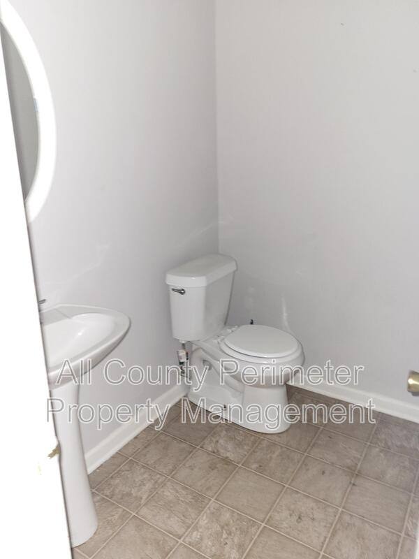 Townhouse for rent at 7620 Creekside Lane, Riverdale, GA 30296