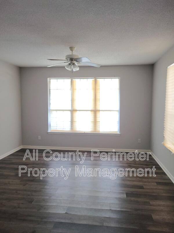 Townhouse for rent at 7620 Creekside Lane, Riverdale, GA 30296