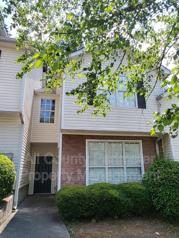 Townhouse for rent at 7620 Creekside Lane, Riverdale, GA 30296