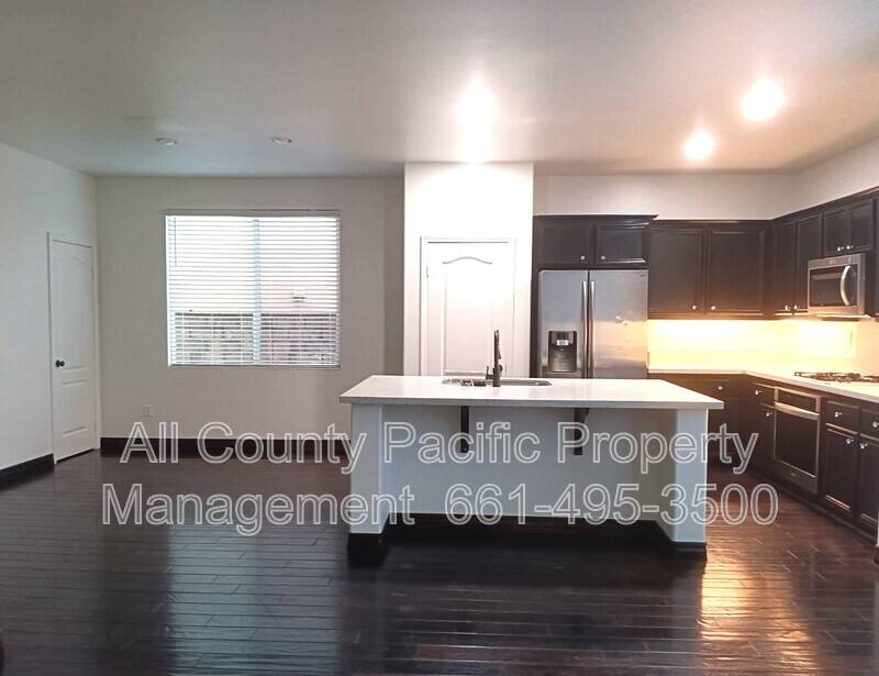 House for rent at 28933 Mirada Circulo, Valencia, CA 91354