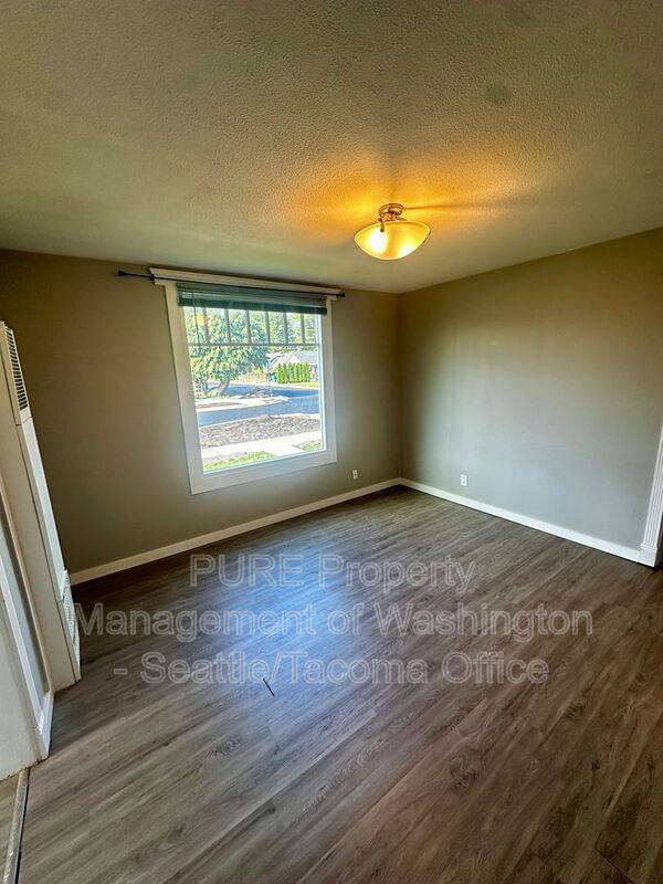 Apartment for rent at 602 5th Ave NW #A, Puyallup, WA 98371