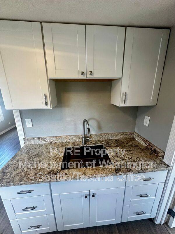Apartment for rent at 602 5th Ave NW #A, Puyallup, WA 98371