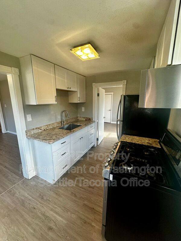 Apartment for rent at 602 5th Ave NW #A, Puyallup, WA 98371