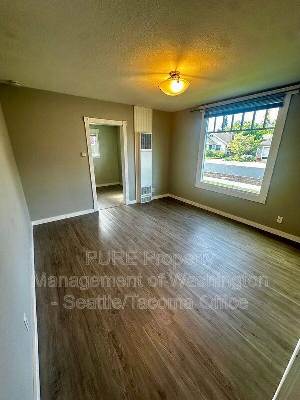 Apartment for rent at 602 5th Ave NW #A, Puyallup, WA 98371