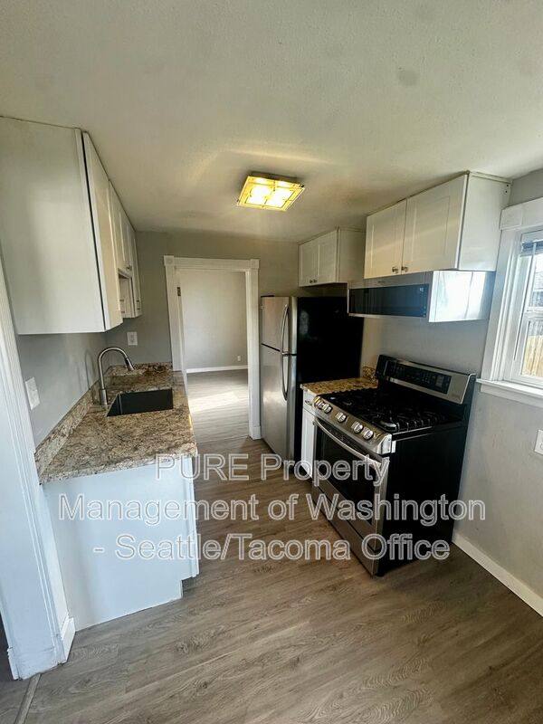 Apartment for rent at 602 5th Ave NW #A, Puyallup, WA 98371