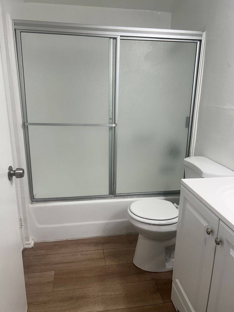 Apartment for rent at 1045 S Ardmore Ave, Los Angeles, CA 90006