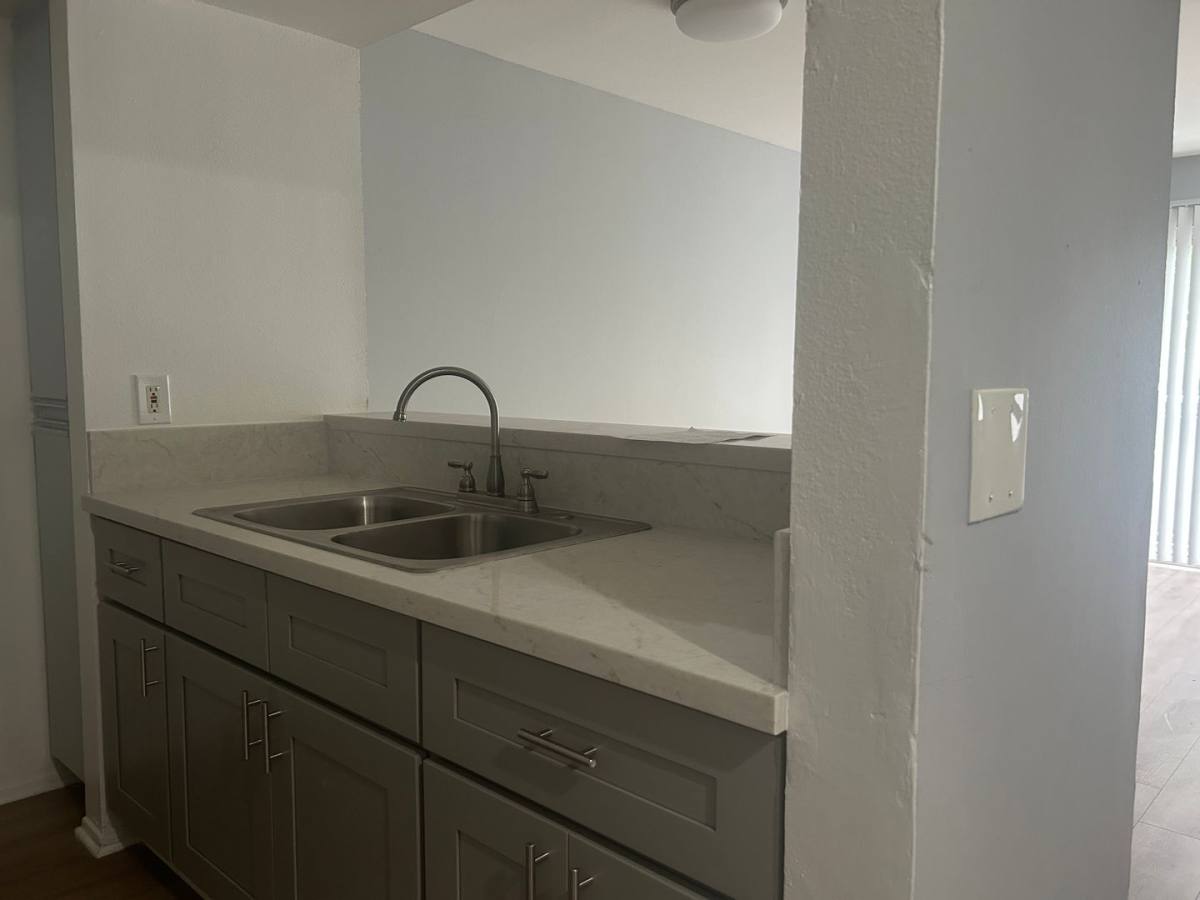 Apartment for rent at 1045 S Ardmore Ave, Los Angeles, CA 90006