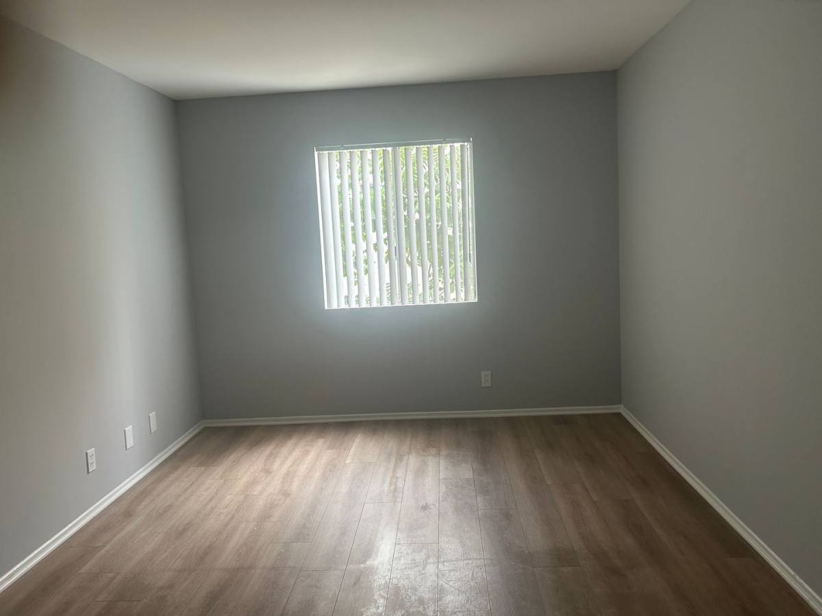 Apartment for rent at 1045 S Ardmore Ave, Los Angeles, CA 90006