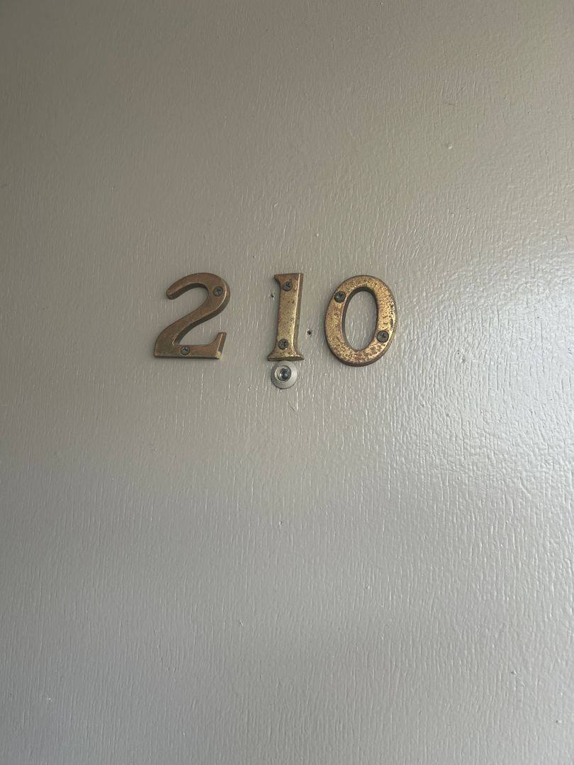 Apartment for rent at 1045 S Ardmore Ave, Los Angeles, CA 90006