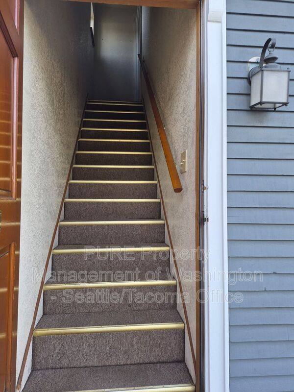 Apartment for rent at 802 9th St SW #802 1 2, Puyallup, WA 98371