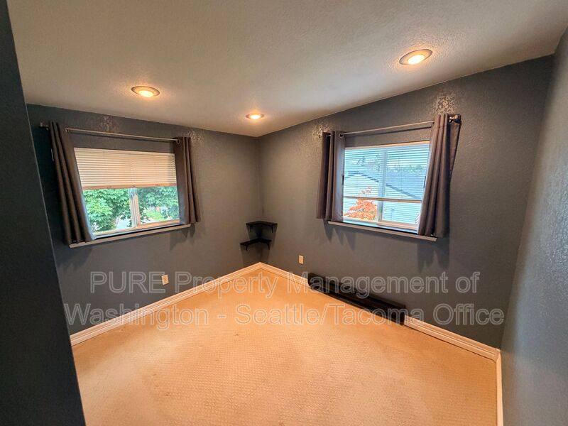 Apartment for rent at 802 9th St SW #802 1 2, Puyallup, WA 98371