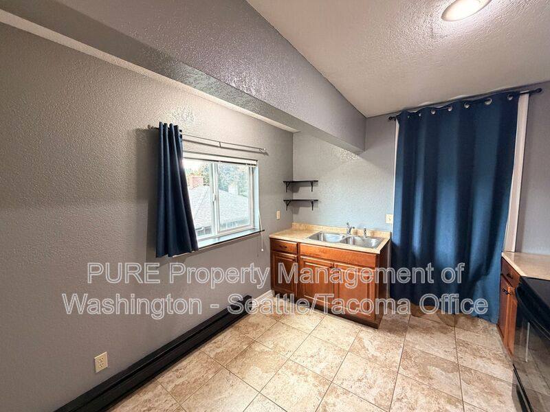 Apartment for rent at 802 9th St SW #802 1 2, Puyallup, WA 98371