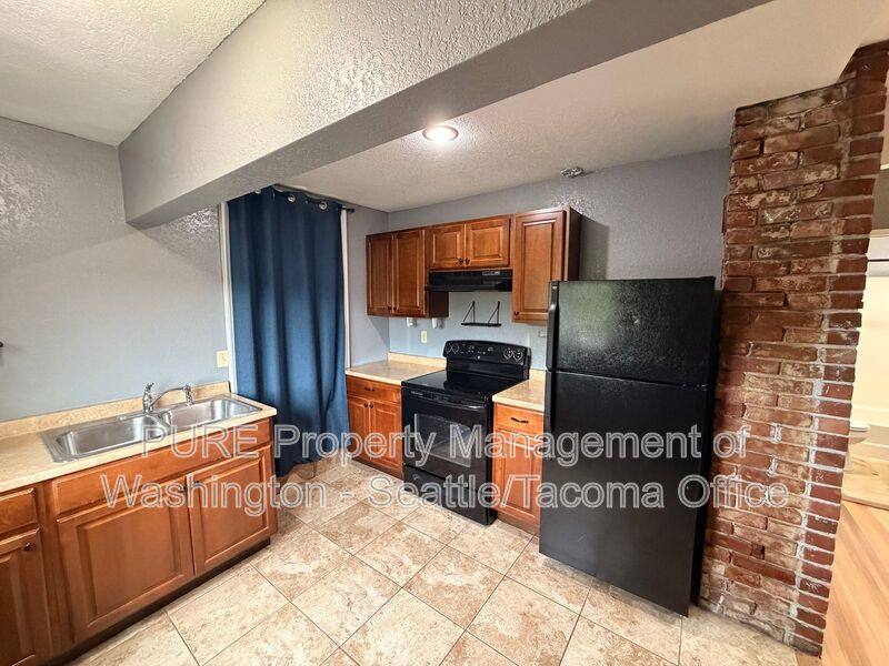 Apartment for rent at 802 9th St SW #802 1 2, Puyallup, WA 98371