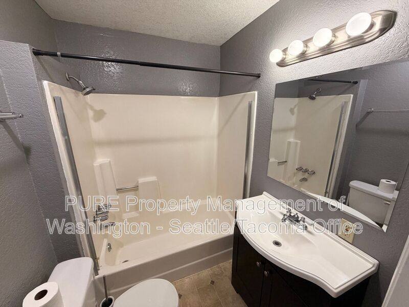 Apartment for rent at 802 9th St SW #802 1 2, Puyallup, WA 98371
