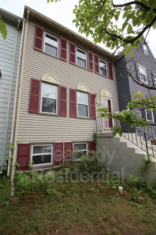 Townhouse for rent at 953 Ferndale Ave, Herndon, VA 20170