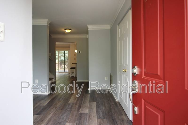 Townhouse for rent at 953 Ferndale Ave, Herndon, VA 20170