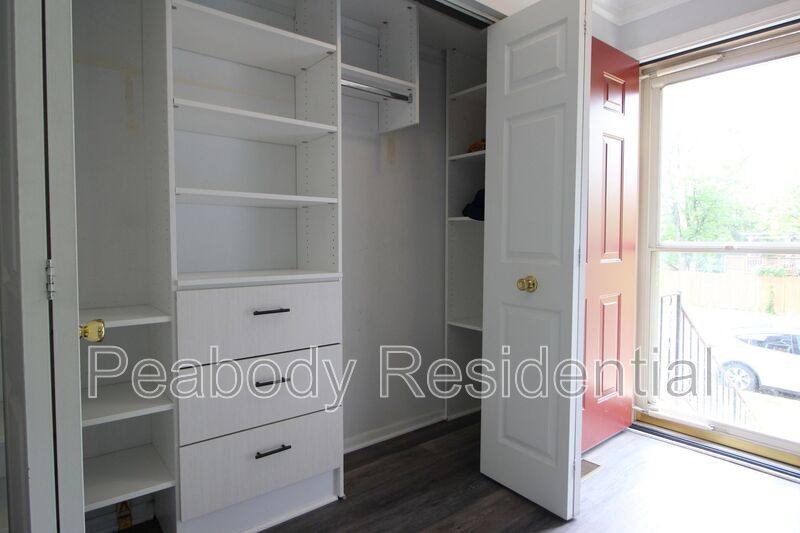 Townhouse for rent at 953 Ferndale Ave, Herndon, VA 20170