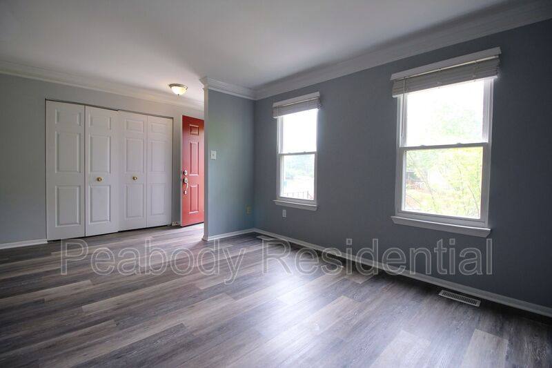 Townhouse for rent at 953 Ferndale Ave, Herndon, VA 20170