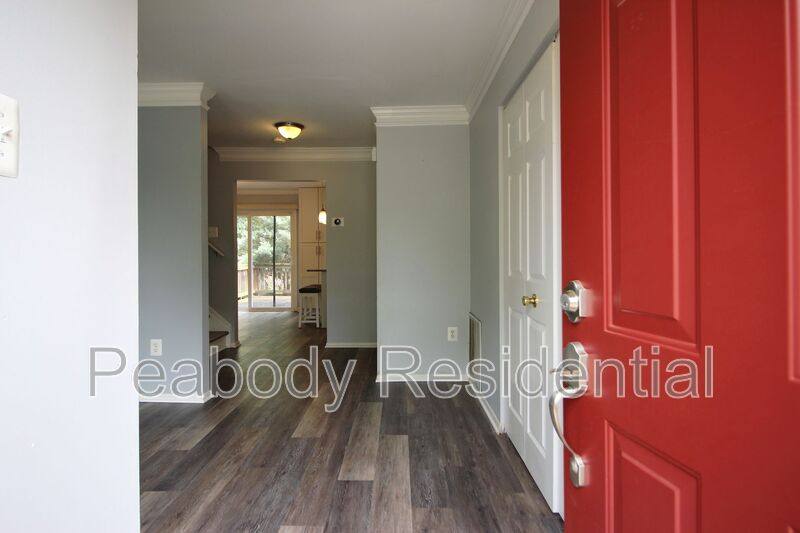 Townhouse for rent at 953 Ferndale Ave, Herndon, VA 20170