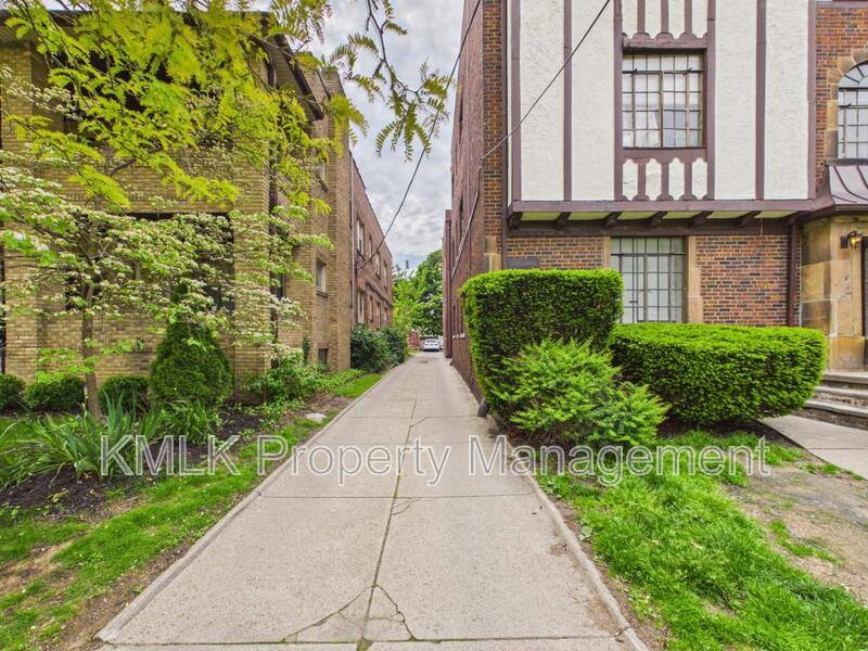 House for rent at 1352 Kenilworth Ave, Lakewood, OH 44107