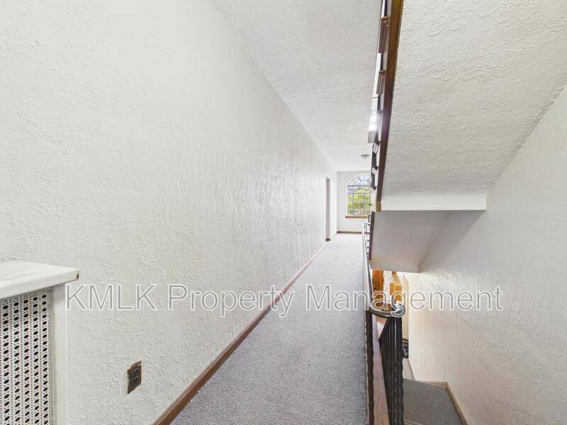 House for rent at 1352 Kenilworth Ave, Lakewood, OH 44107