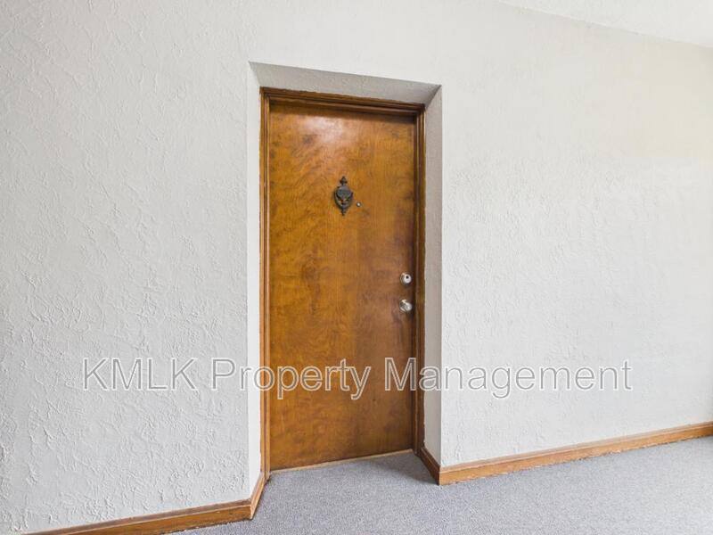 House for rent at 1352 Kenilworth Ave, Lakewood, OH 44107