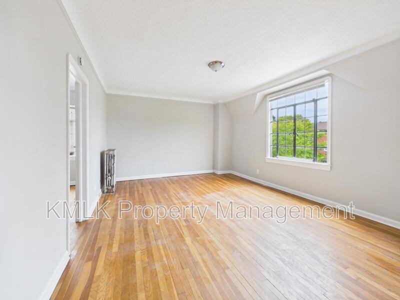 House for rent at 1352 Kenilworth Ave, Lakewood, OH 44107