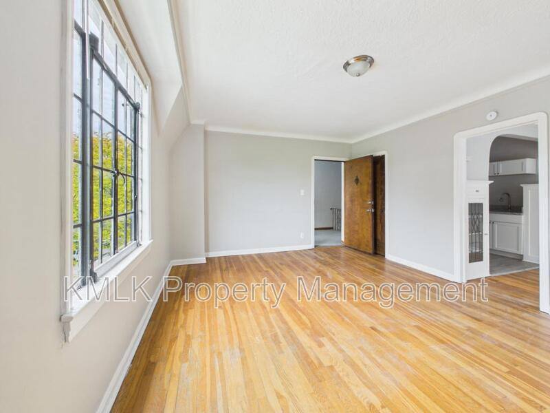 House for rent at 1352 Kenilworth Ave, Lakewood, OH 44107