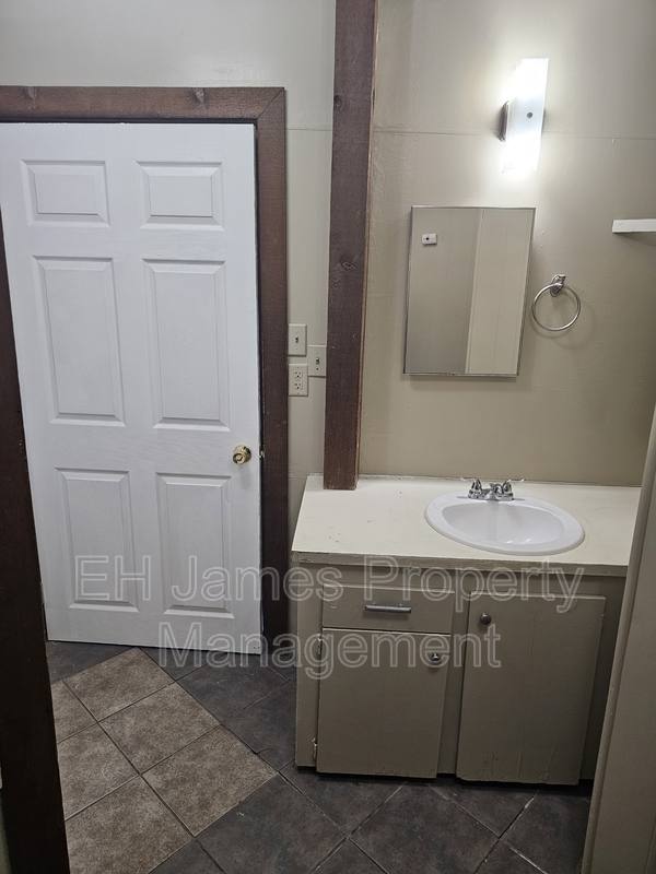 Apartment for rent at 217 N Wilson Ave - E, Sand Springs, OK 74063