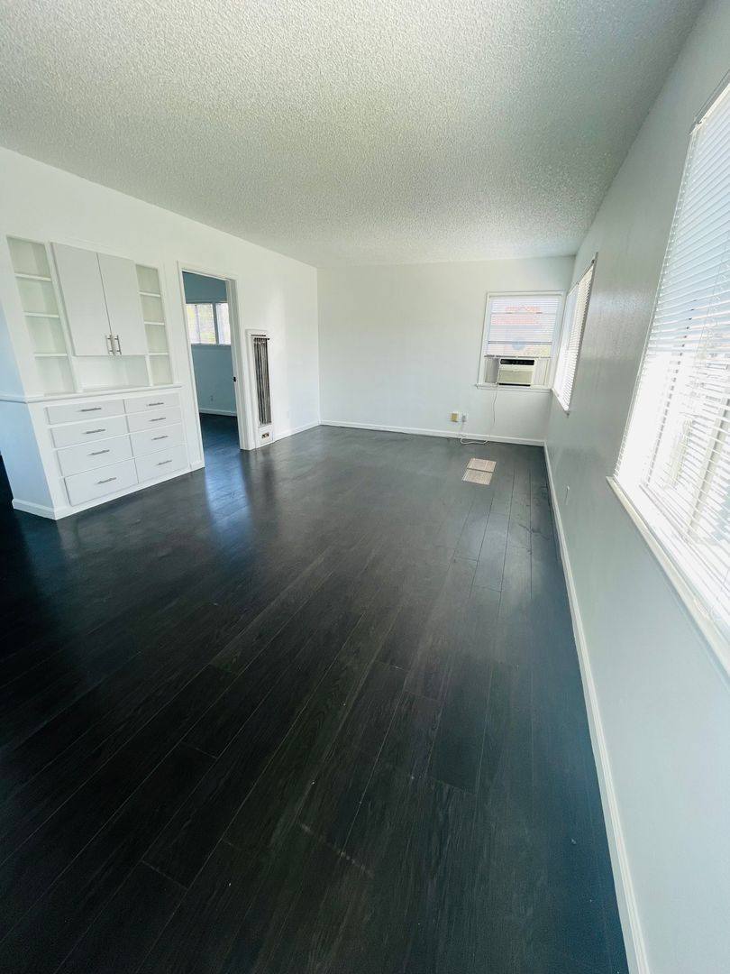 Apartment for rent at 408-410 E Elk 409-413 Lomita, Glendale, CA 91205