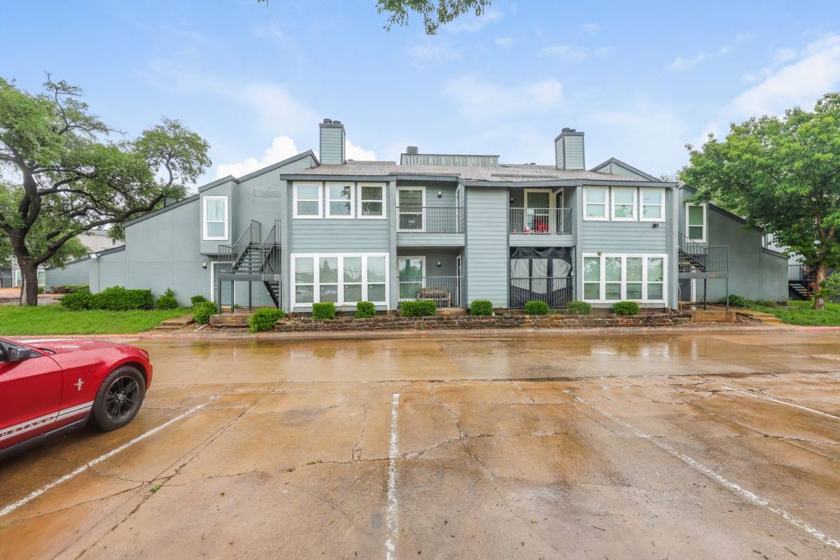 Apartment for rent at 9696 Walnut St, Dallas, TX 75243