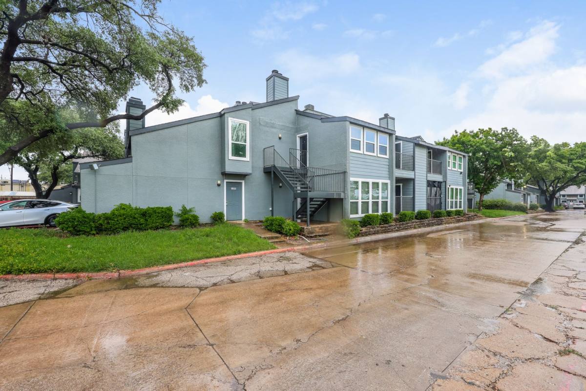 Apartment for rent at 9696 Walnut St, Dallas, TX 75243